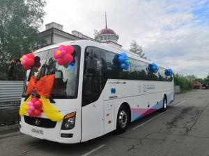 Александр Усс вручил  ключи  от современного большого автобуса