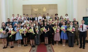 Торжественная церемония вручения паспортов лучшим школьникам городов Красноярского края